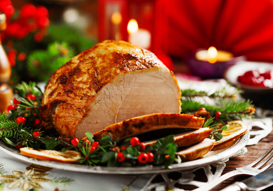 Christmas,Baked,Ham,,Served,On,The,Old,Plate.,Spruce,Twigs